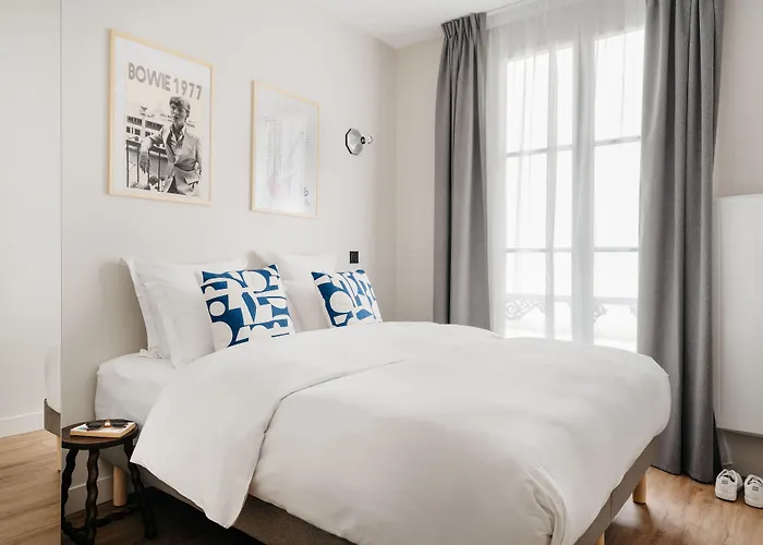 Edgar Champs Elysees - Boetie Daire *